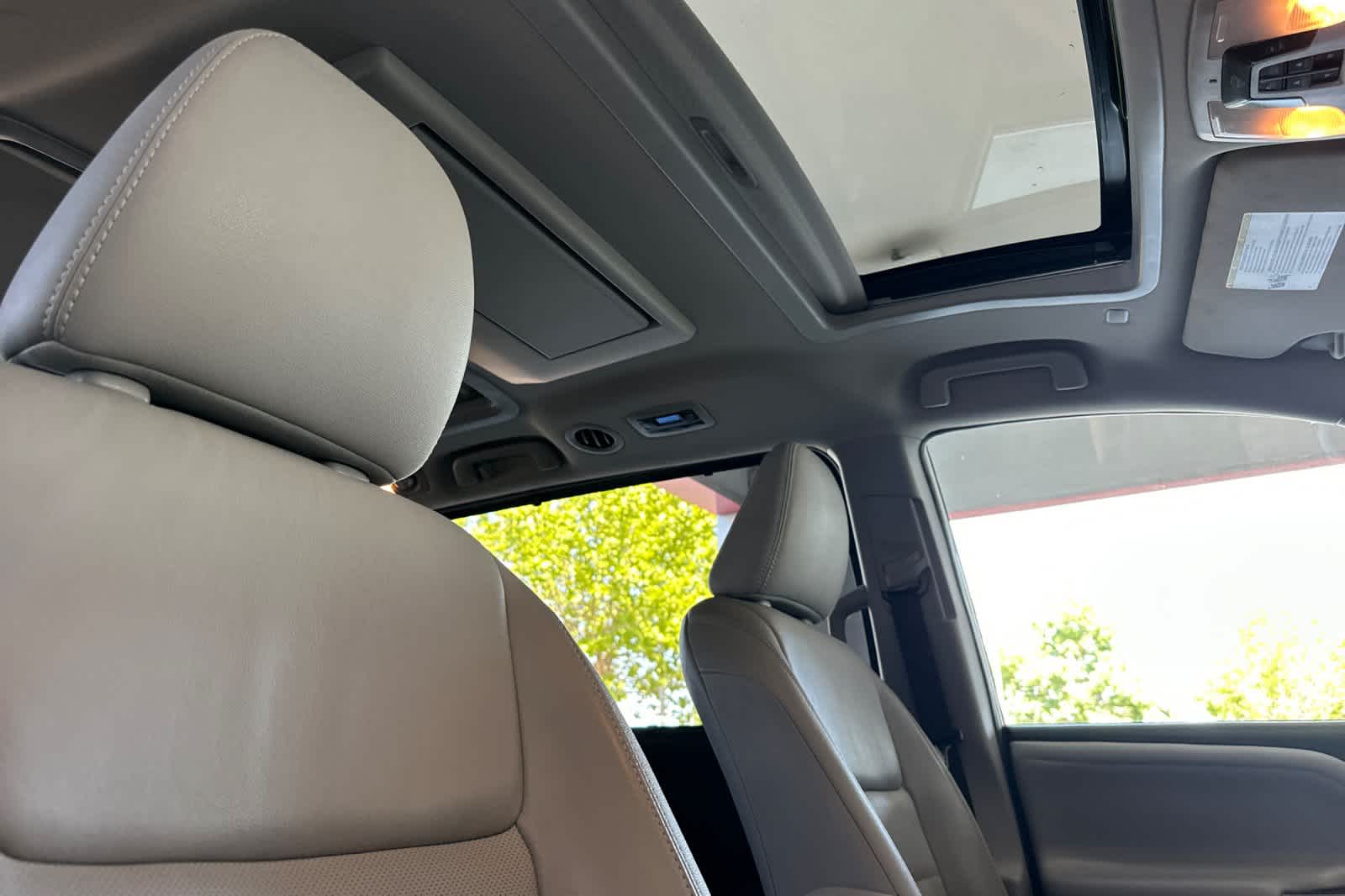 Thumbnail: 2019 Toyota Sienna - 19