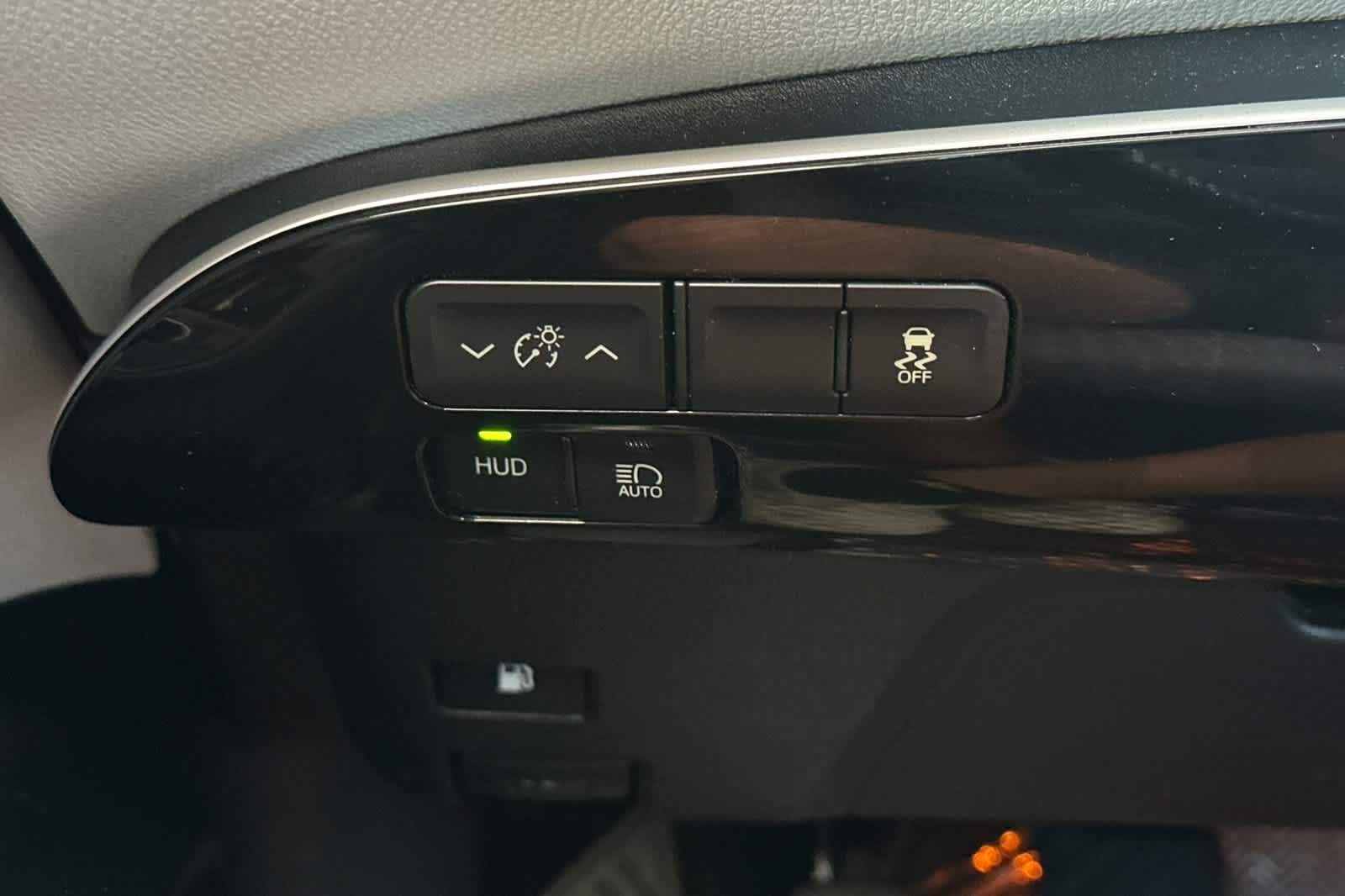 2016 Toyota Prius Three 30