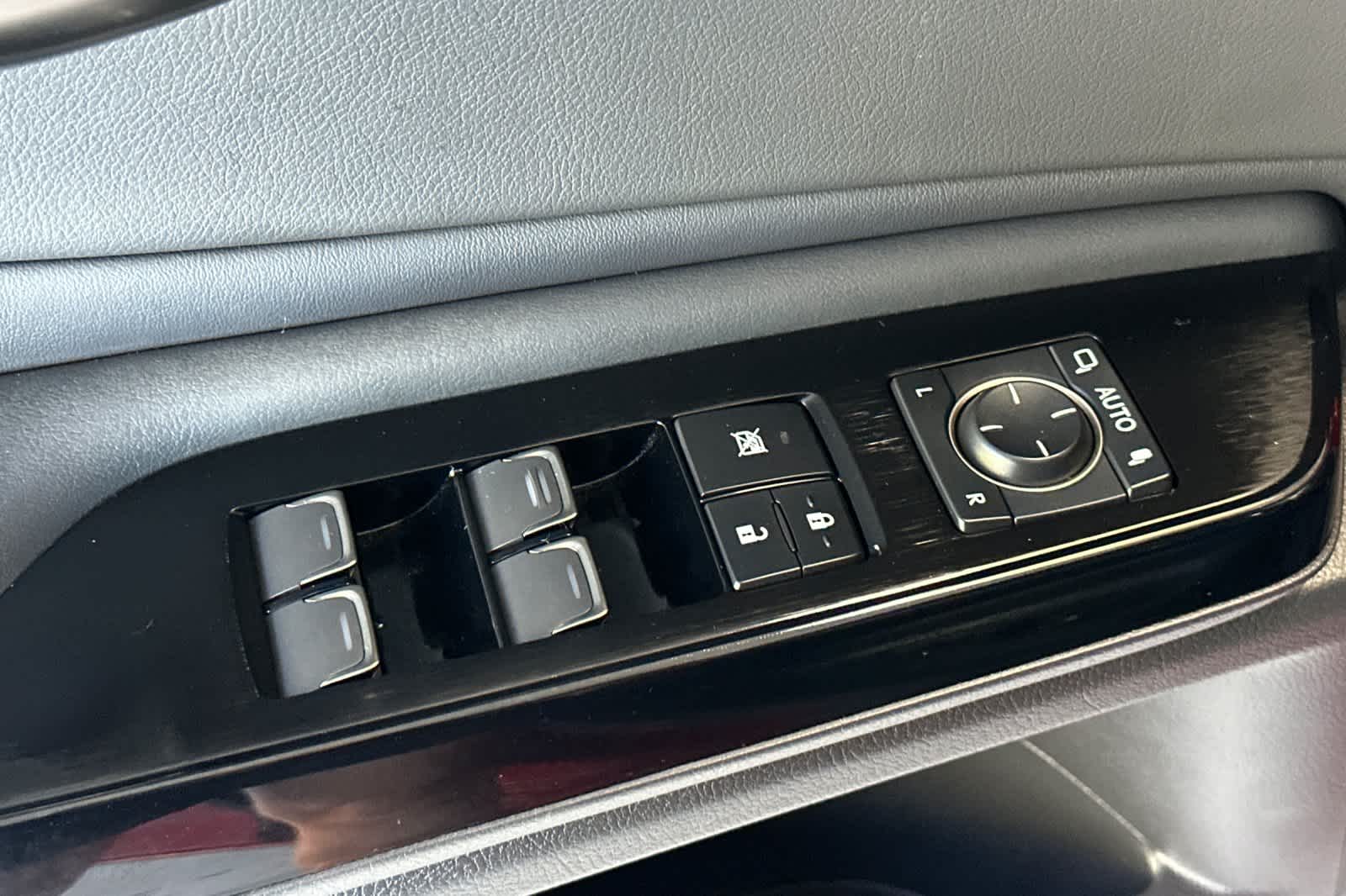 Thumbnail: 2025 Lexus ES - 13