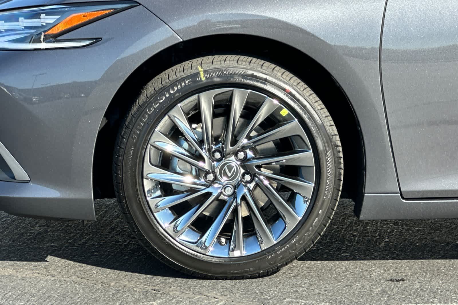 Thumbnail: 2025 Lexus ES - 31