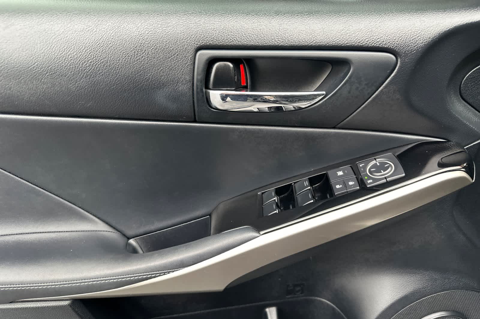 Thumbnail: 2016 Lexus IS - 12