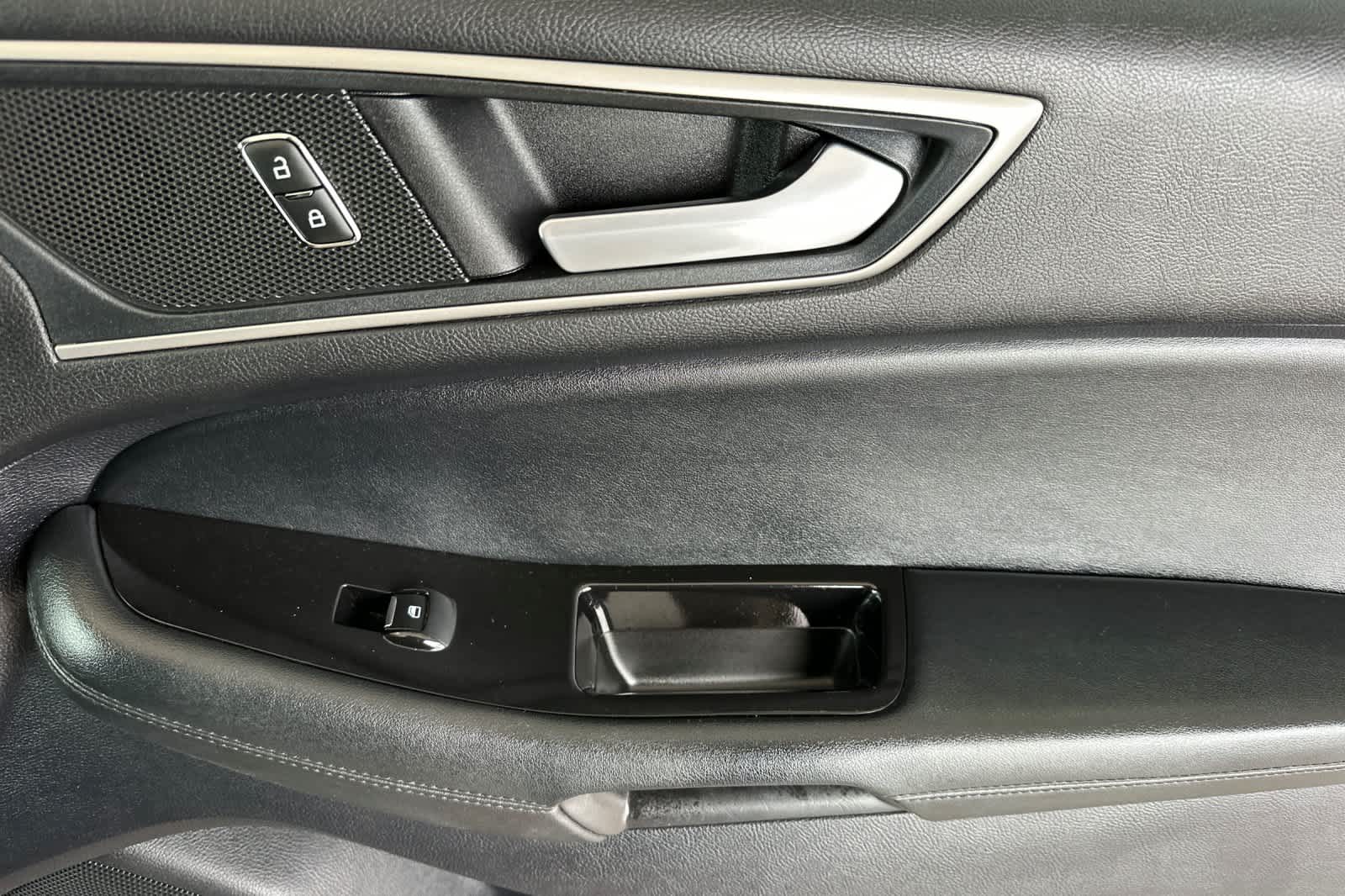 Thumbnail: 2019 Ford Edge - 19