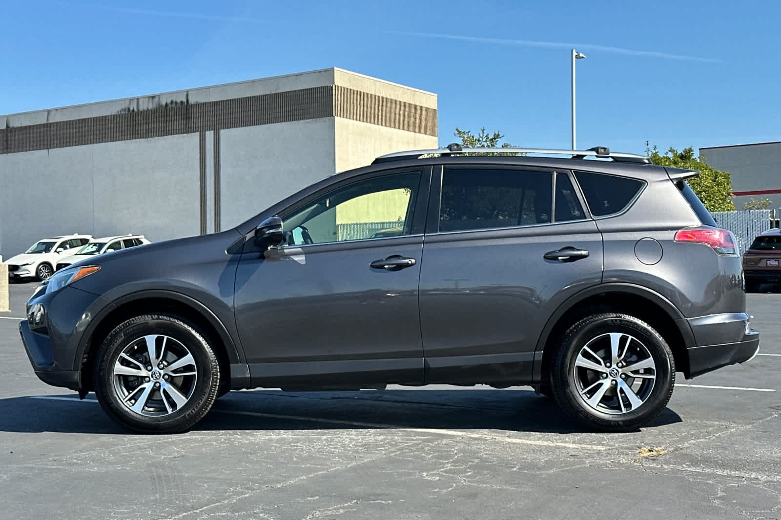 Thumbnail: 2018 Toyota RAV4 - 9