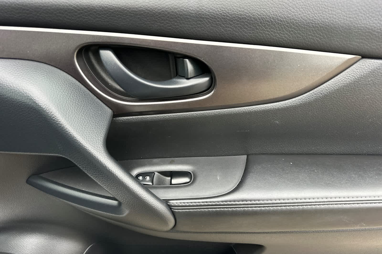 Thumbnail: 2022 Nissan Rogue Sport - 19