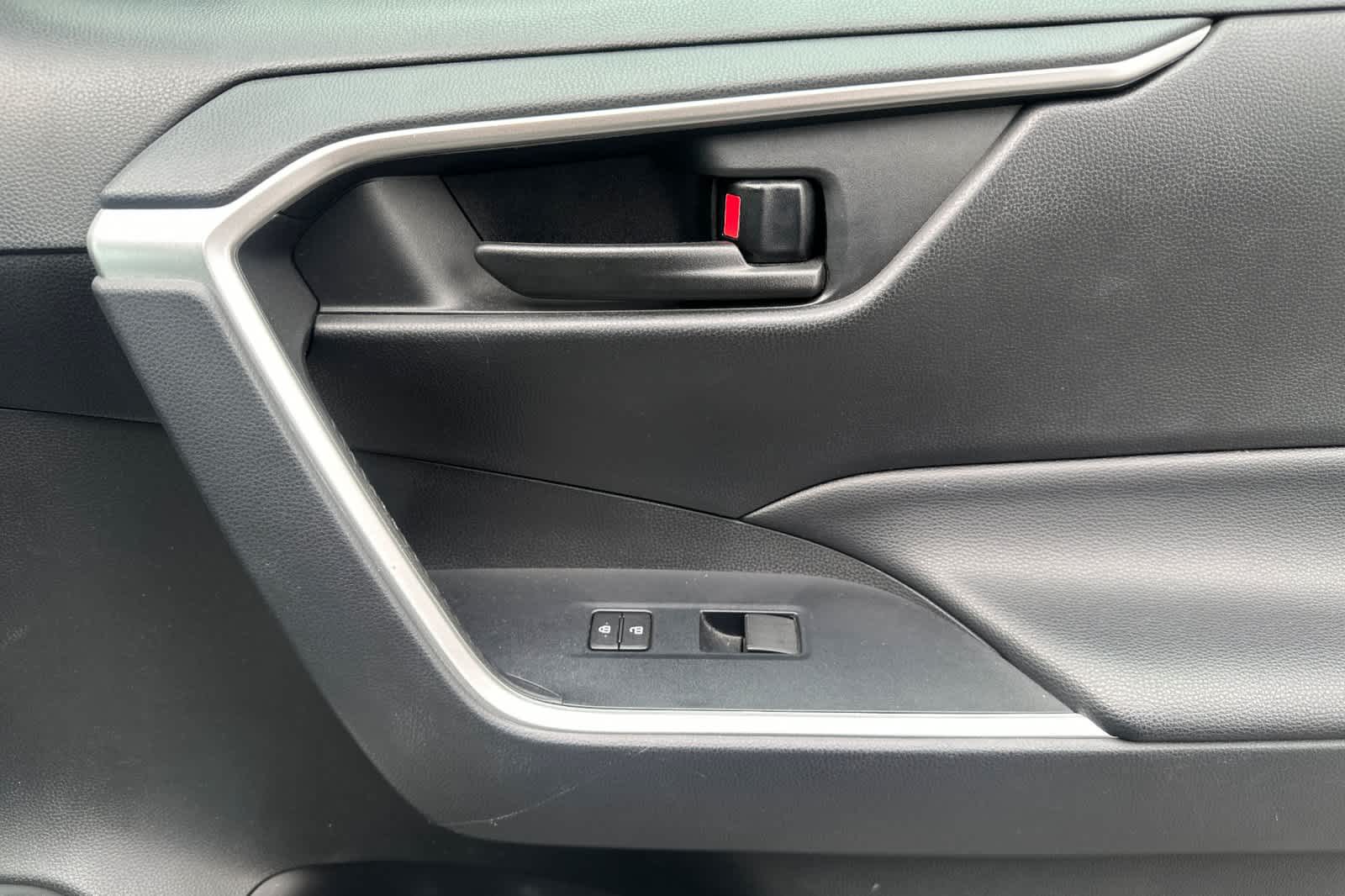 Thumbnail: 2019 Toyota RAV4 - 19