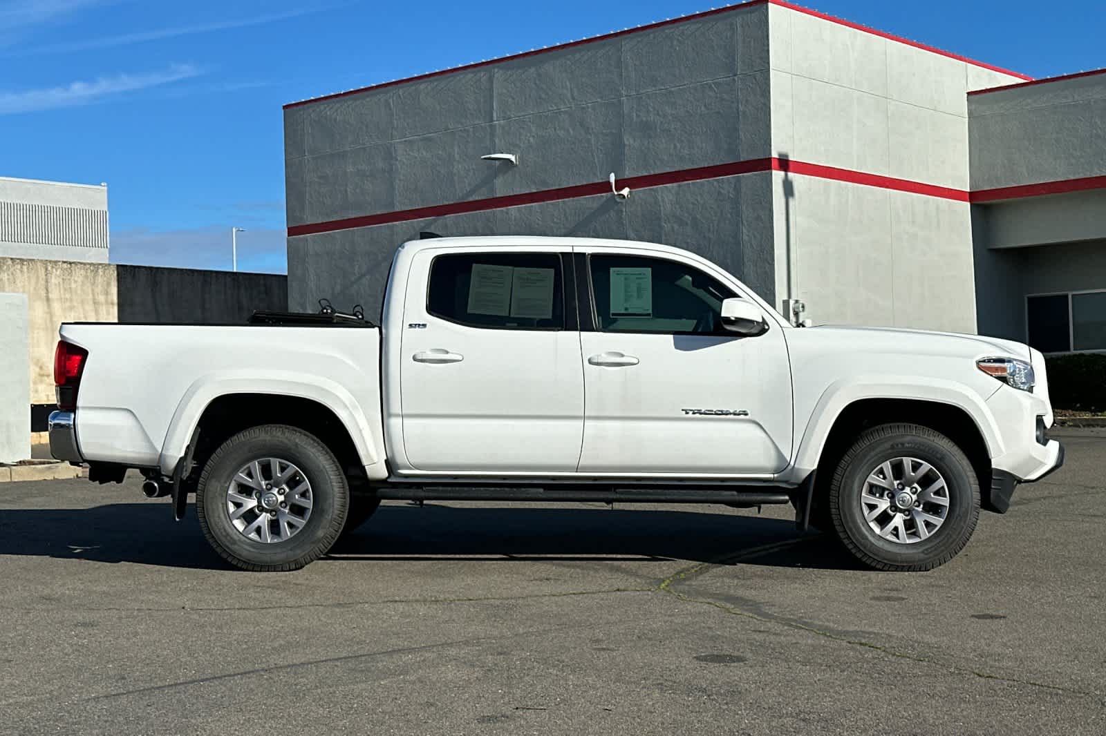 Thumbnail: 2019 Toyota Tacoma - 6