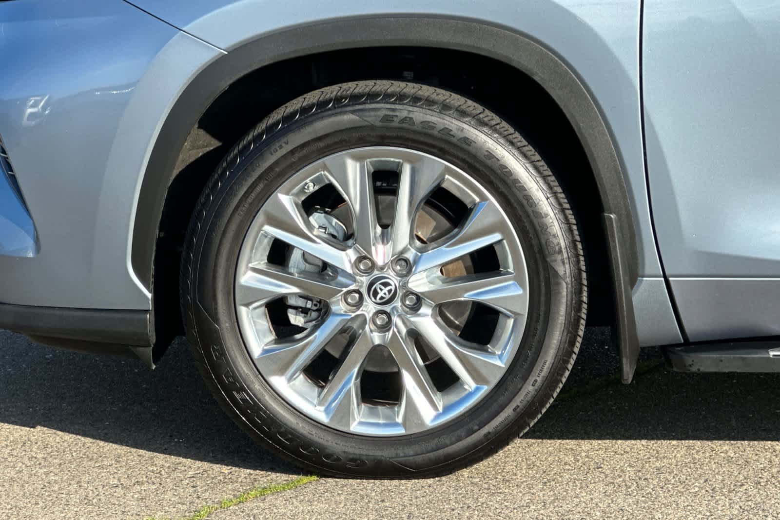 Thumbnail: 2021 Toyota Highlander - 32