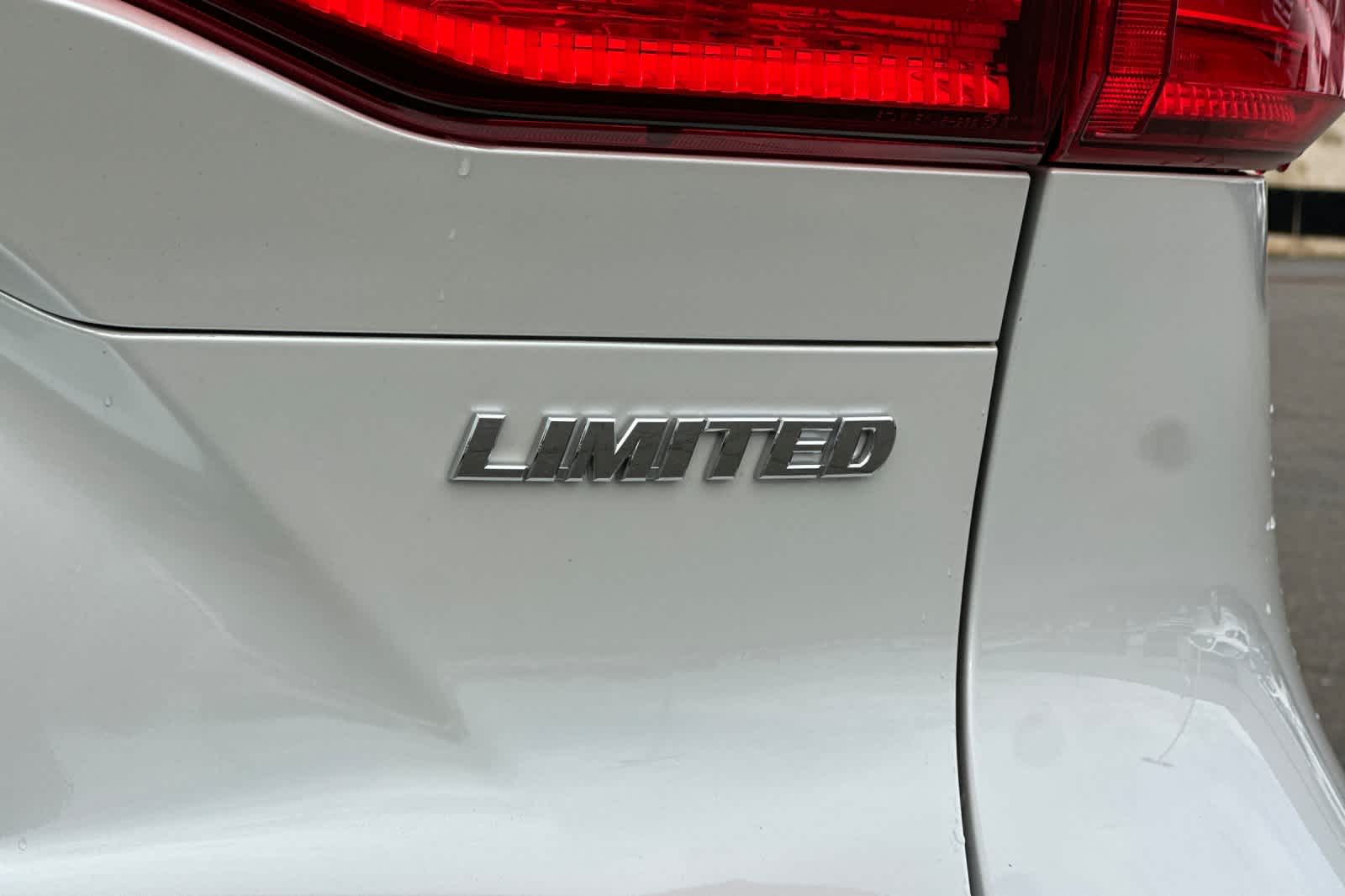 Thumbnail: 2024 Toyota Venza - 32