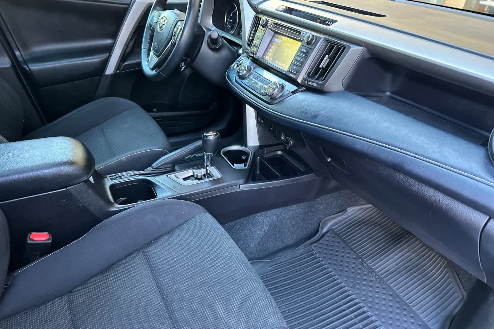 Thumbnail: 2018 Toyota RAV4 - 16