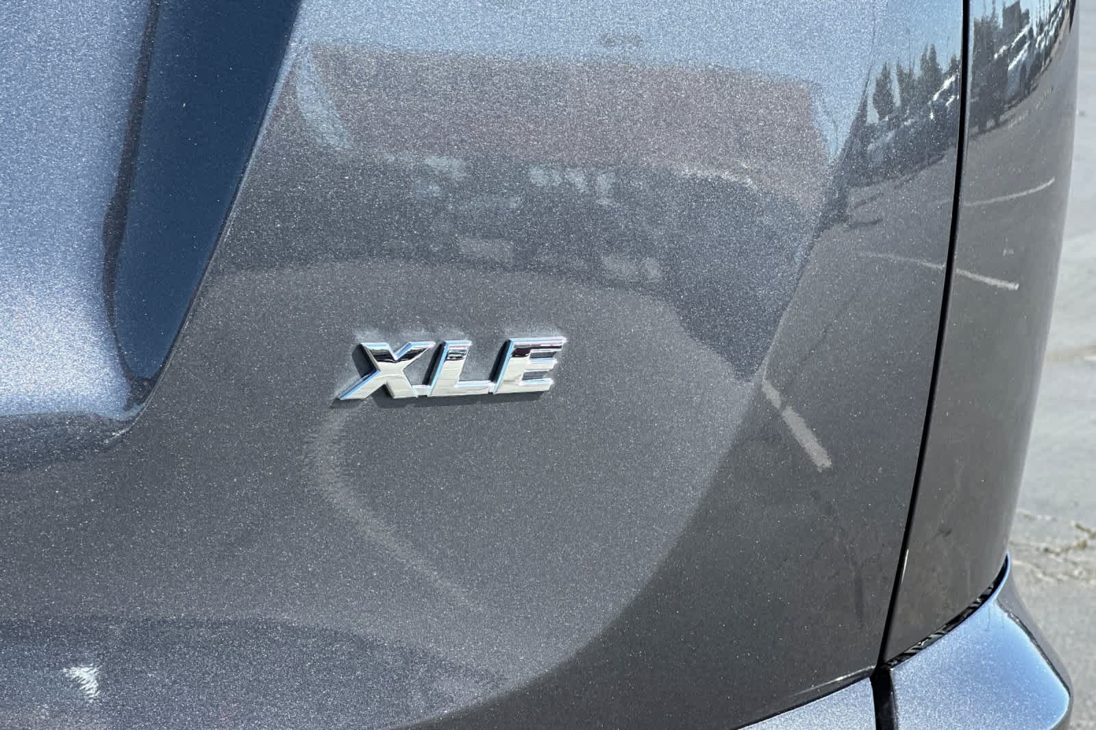 Thumbnail: 2018 Toyota RAV4 - 31