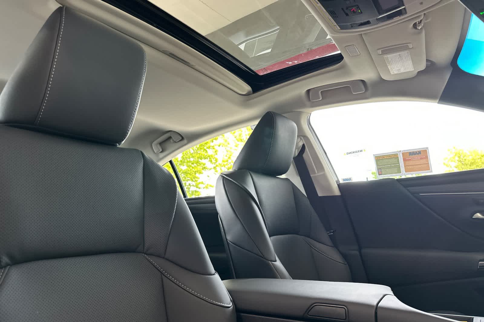 Thumbnail: 2025 Lexus ES - 17