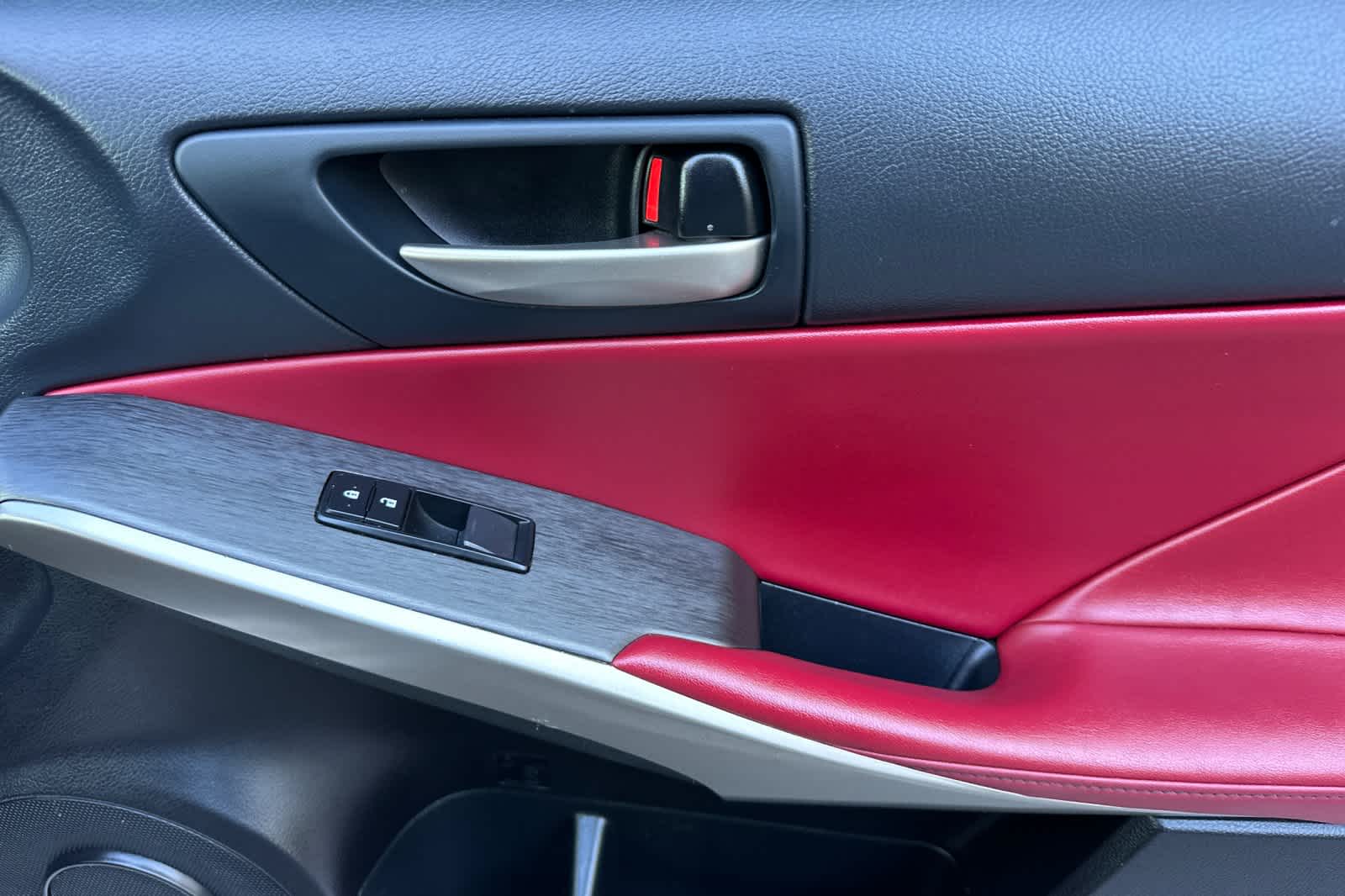 Thumbnail: 2020 Lexus IS - 18