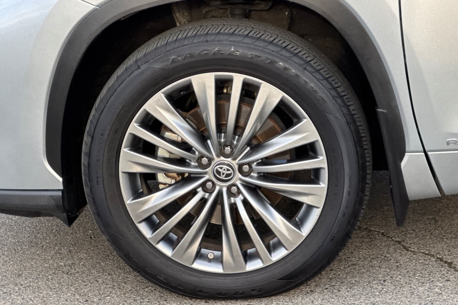 Thumbnail: 2021 Toyota Highlander - 32