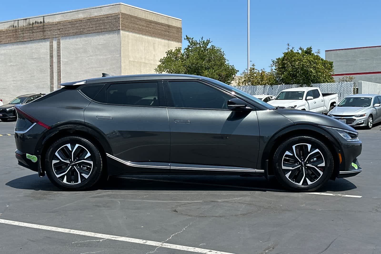 Thumbnail: 2023 Kia EV6 - 6