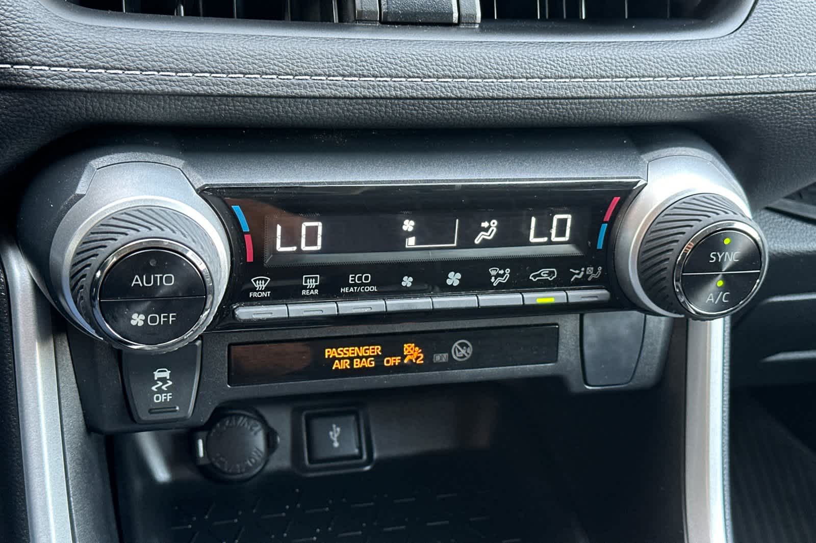 Thumbnail: 2022 Toyota RAV4 - 22