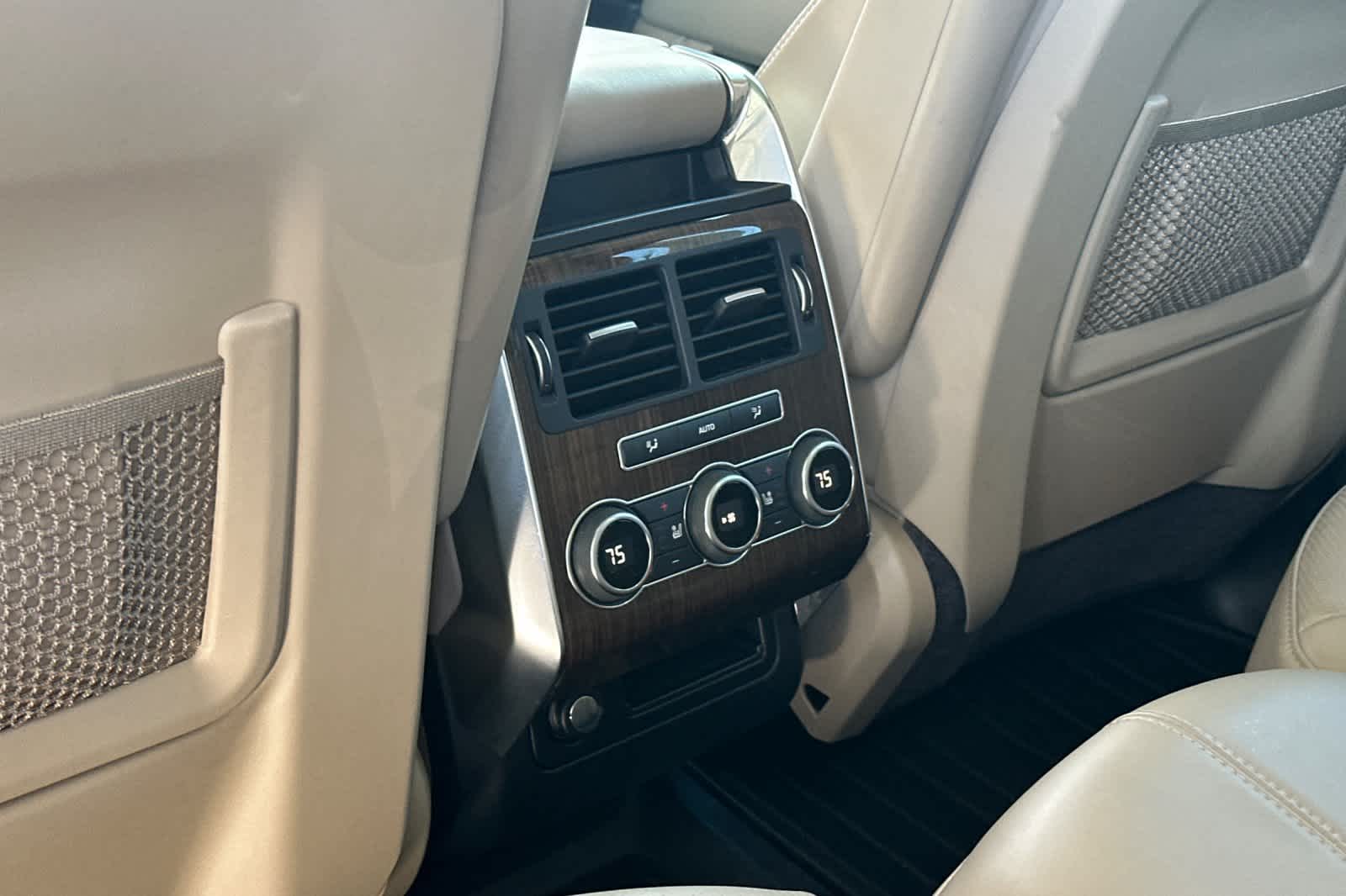 Thumbnail: 2016 Land Rover Range Rover Sport - 14