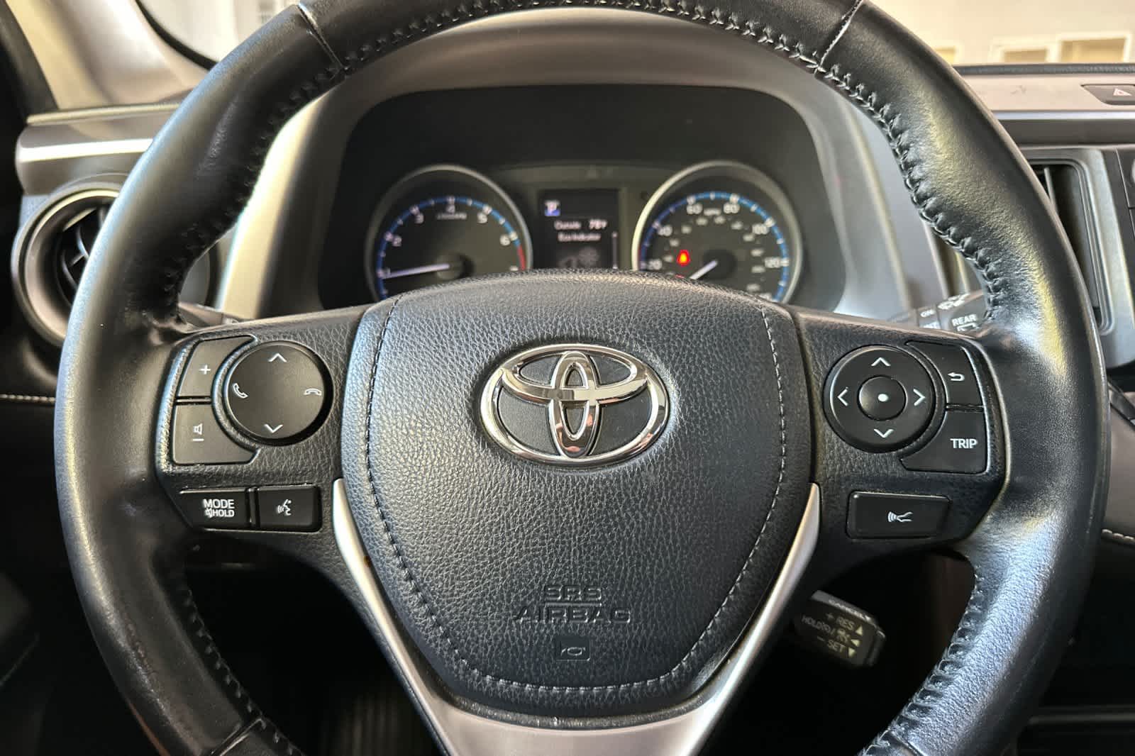 Thumbnail: 2018 Toyota RAV4 - 24