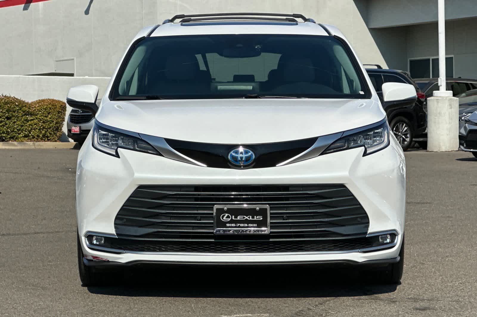 Thumbnail: 2023 Toyota Sienna - 10
