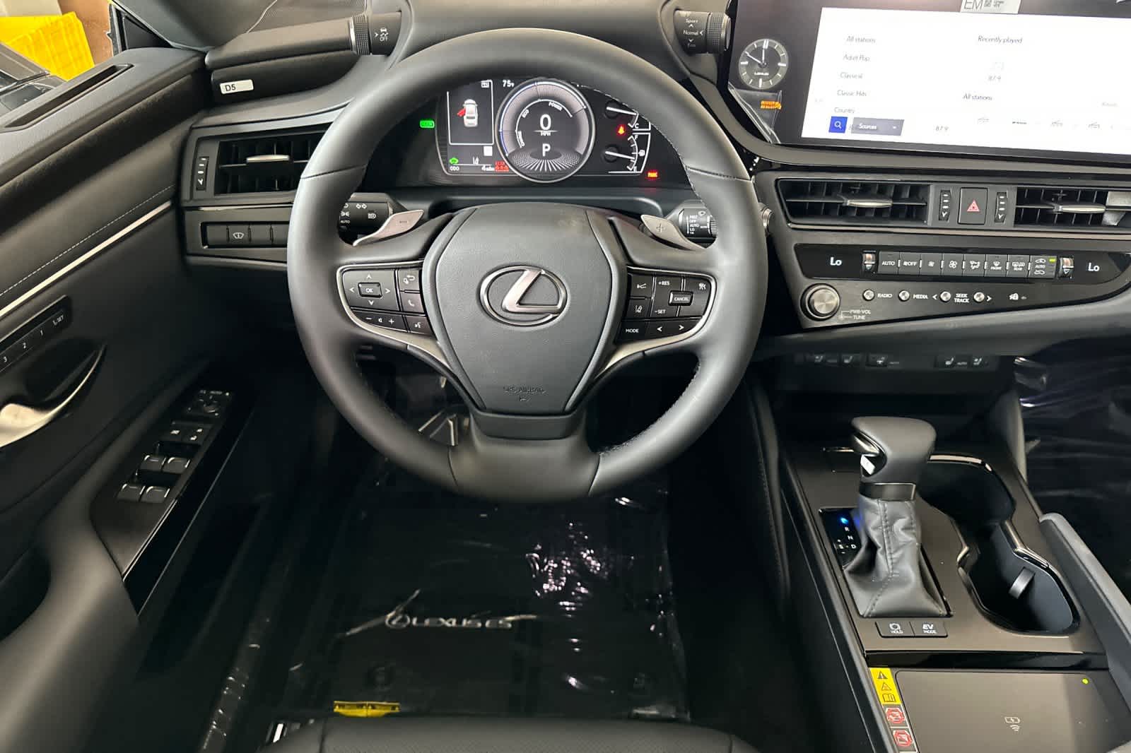 Thumbnail: 2025 Lexus ES - 15