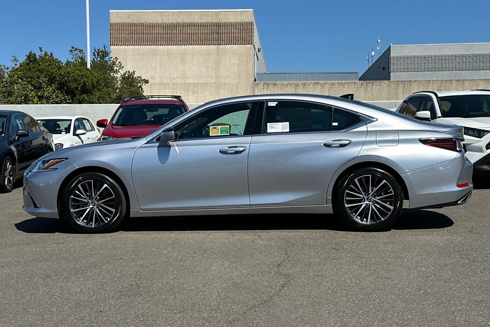 Thumbnail: 2025 Lexus ES - 9