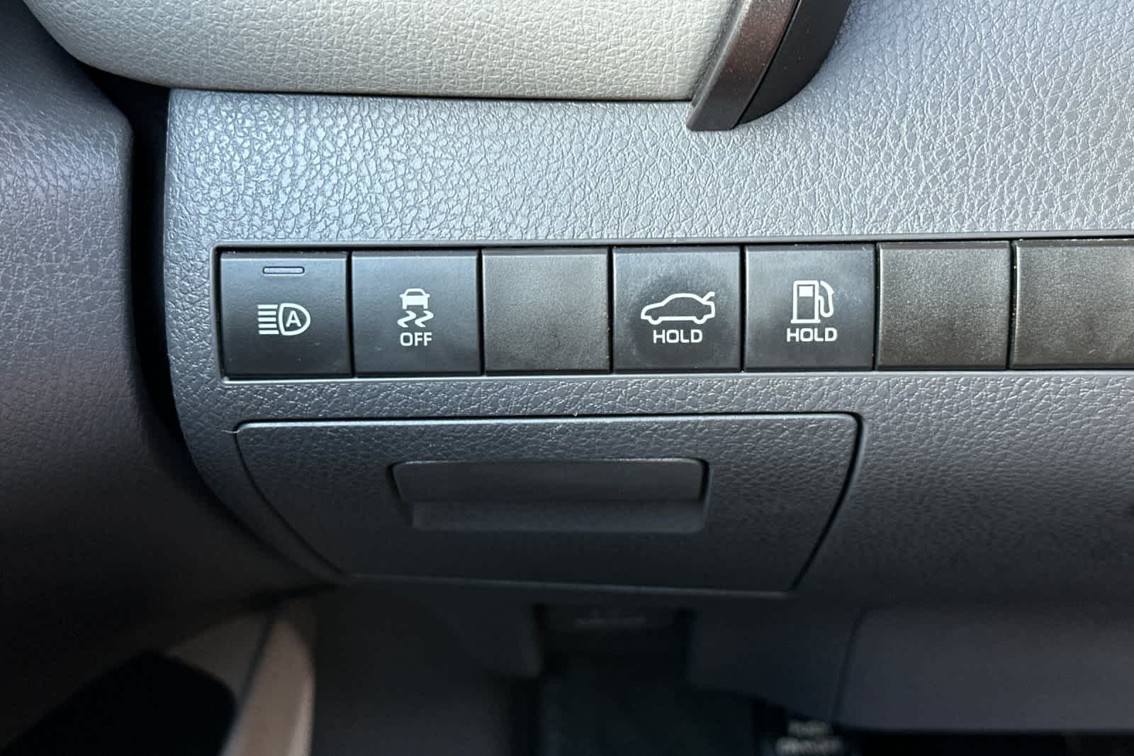 Thumbnail: 2019 Toyota Camry - 28