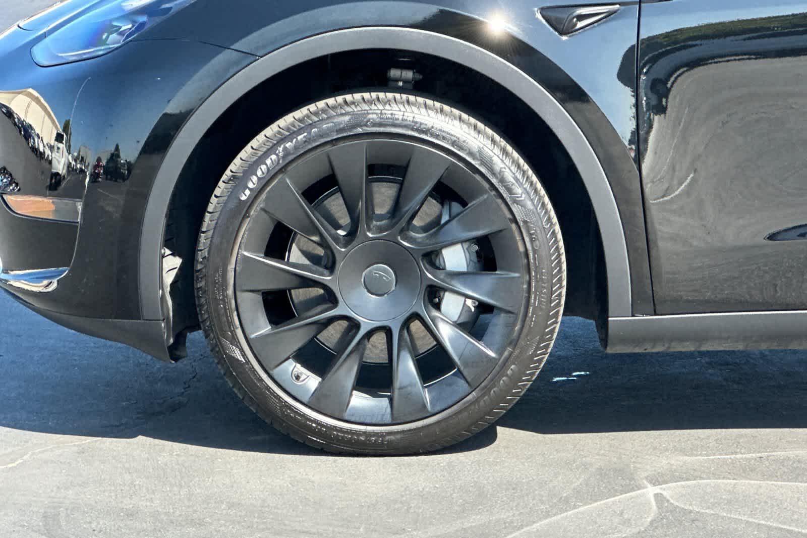 2023 Tesla Model Y  29