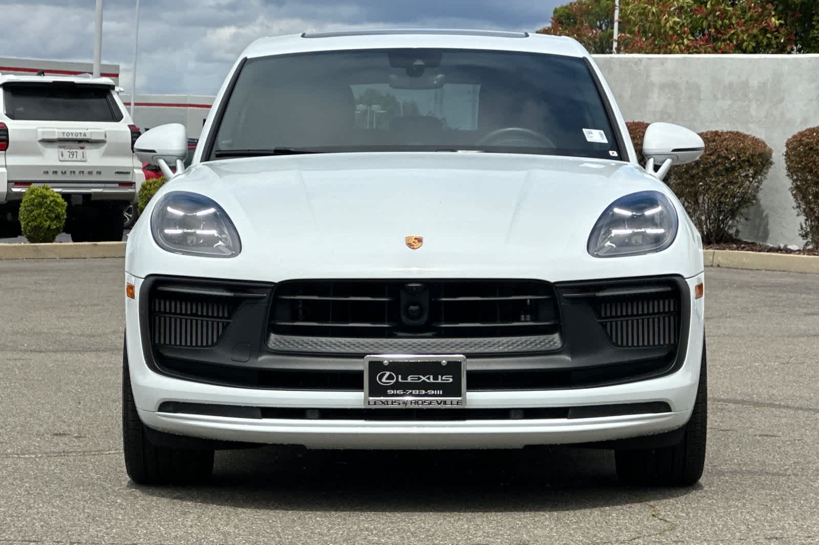 Thumbnail: 2023 Porsche Macan - 10