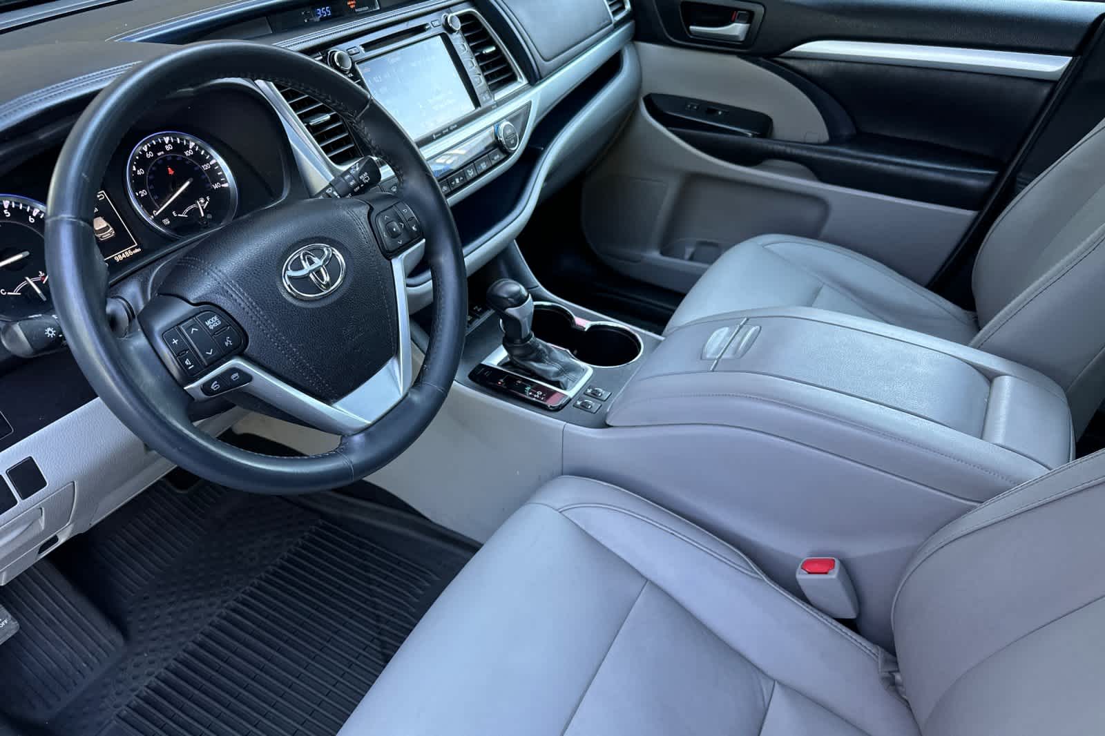 Thumbnail: 2016 Toyota Highlander - 11