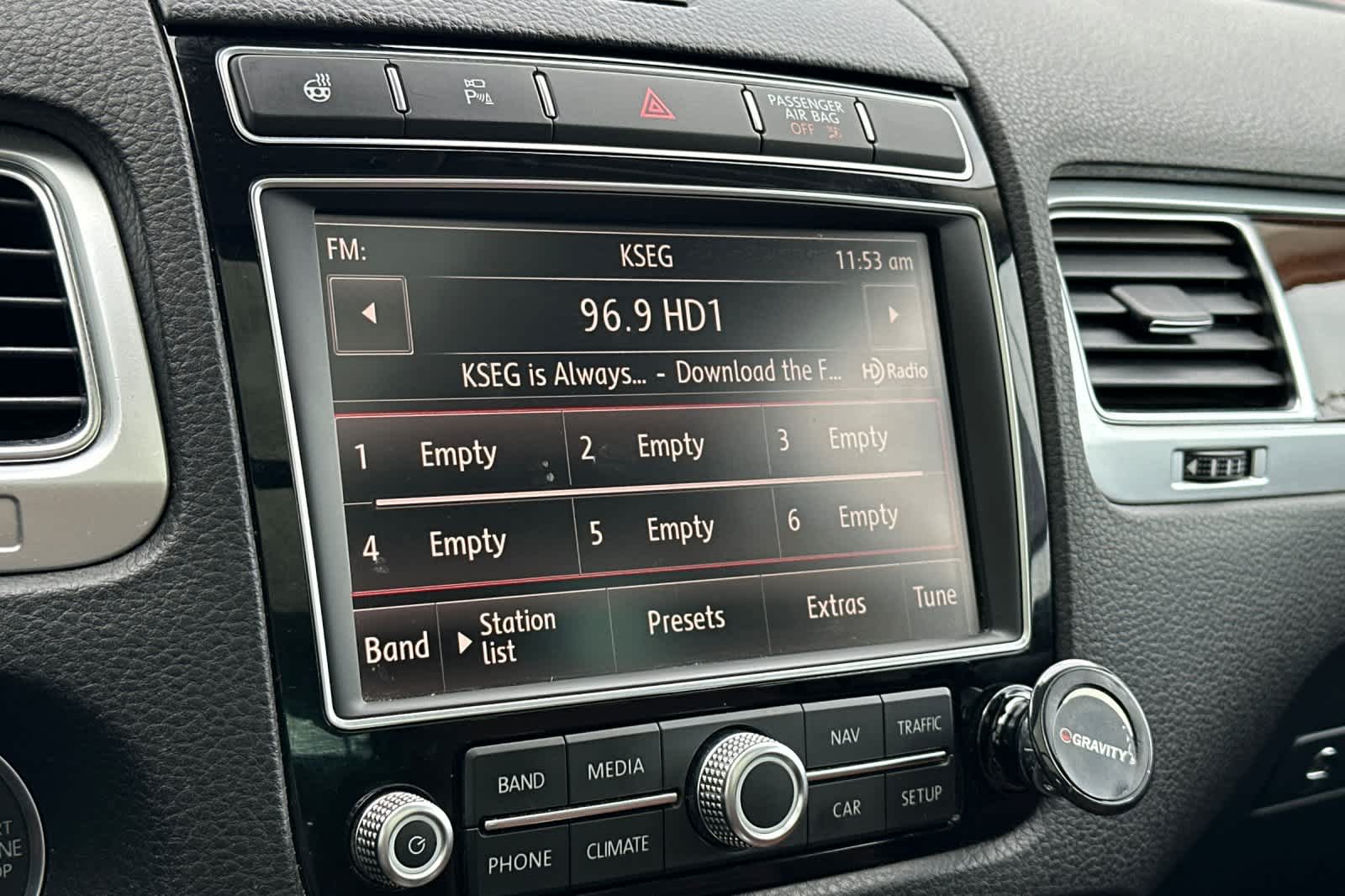 Thumbnail: 2016 Volkswagen Touareg - 20