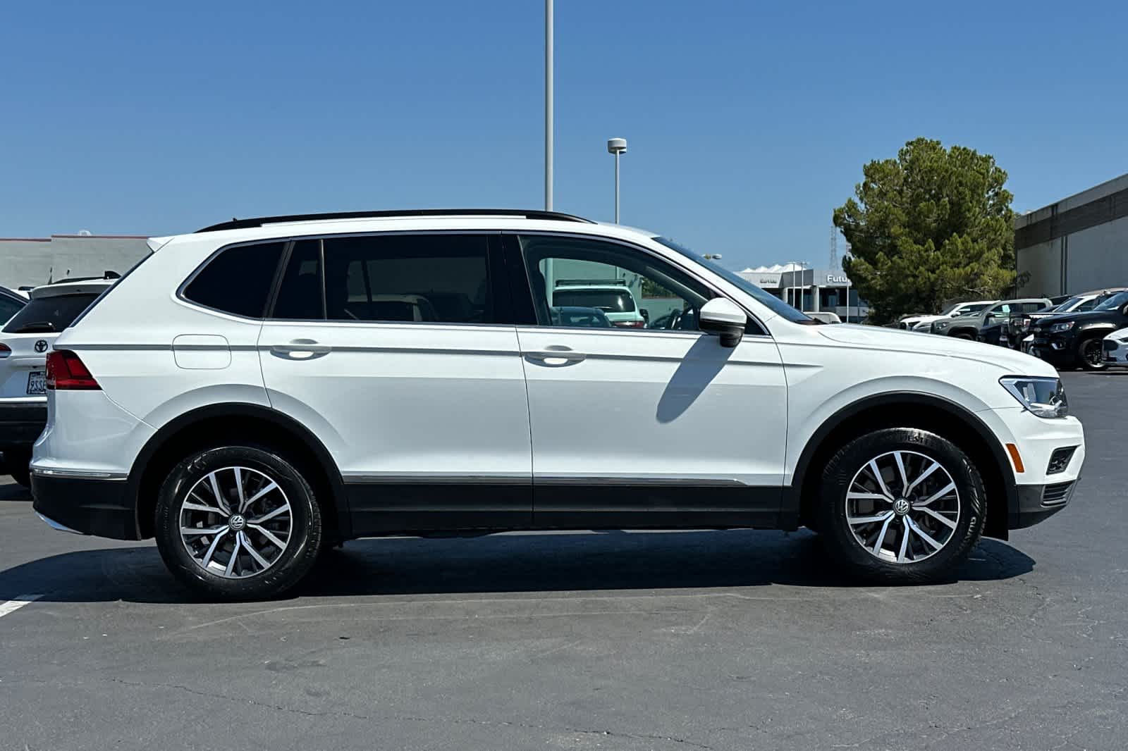 Thumbnail: 2018 Volkswagen Tiguan - 6