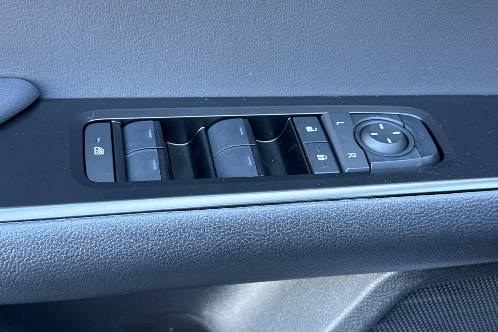 Thumbnail: 2026 Lexus UX - 13