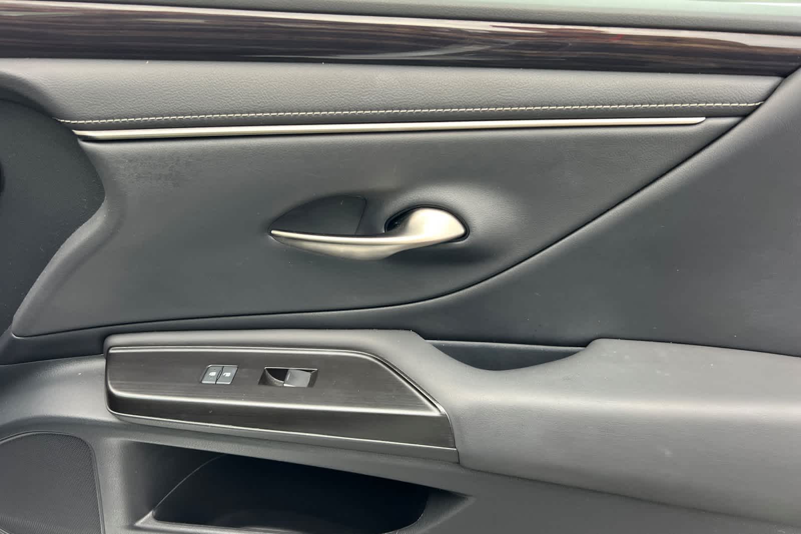 Thumbnail: 2019 Lexus ES - 18