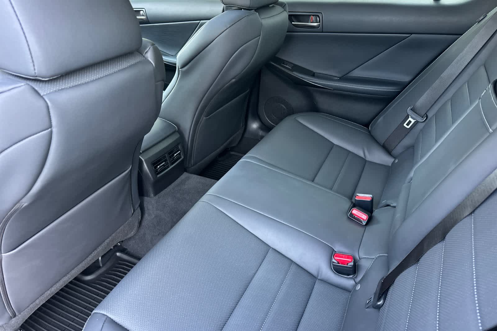 Thumbnail: 2022 Lexus IS - 4