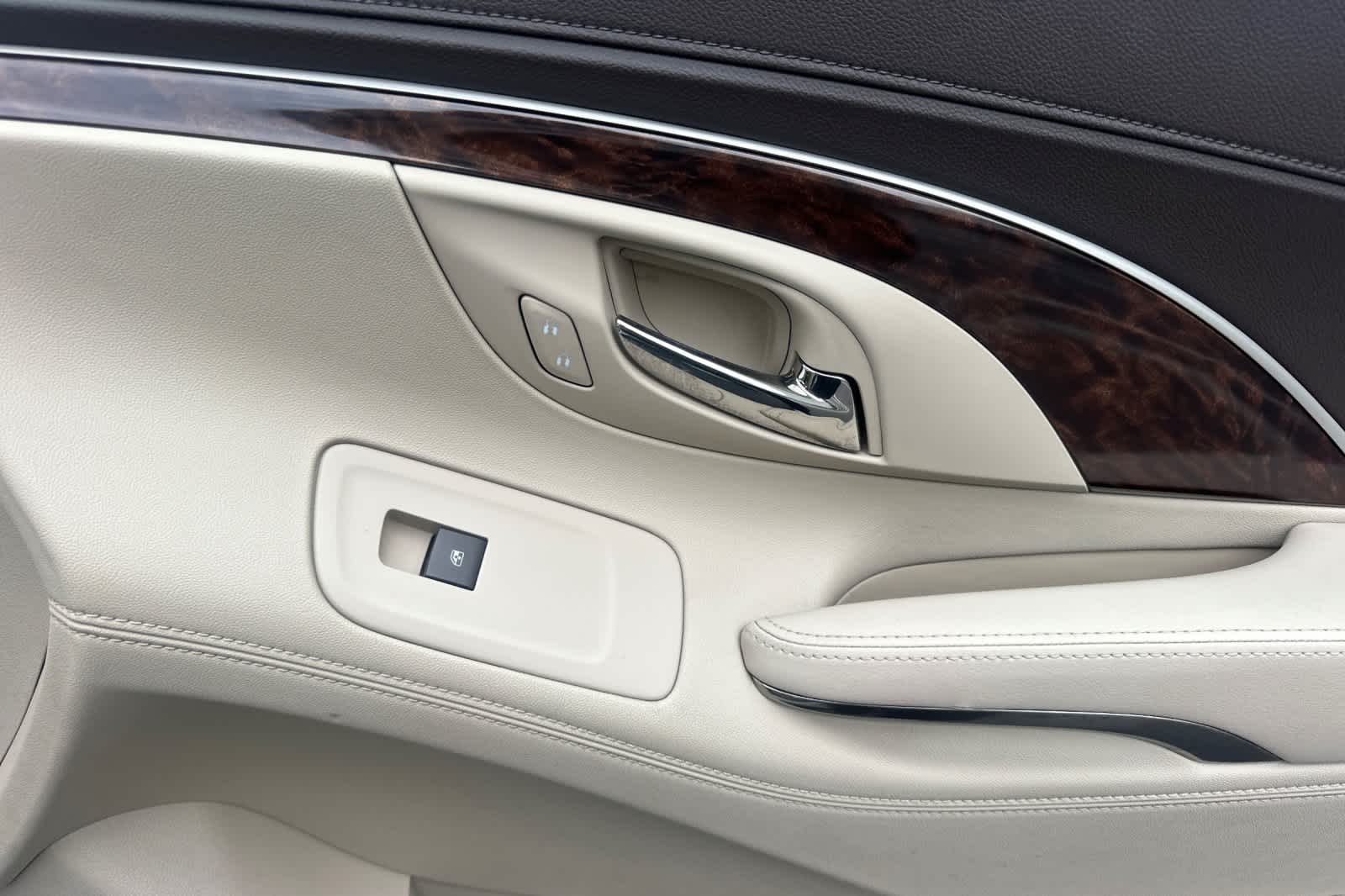 Thumbnail: 2015 Buick LaCrosse - 18