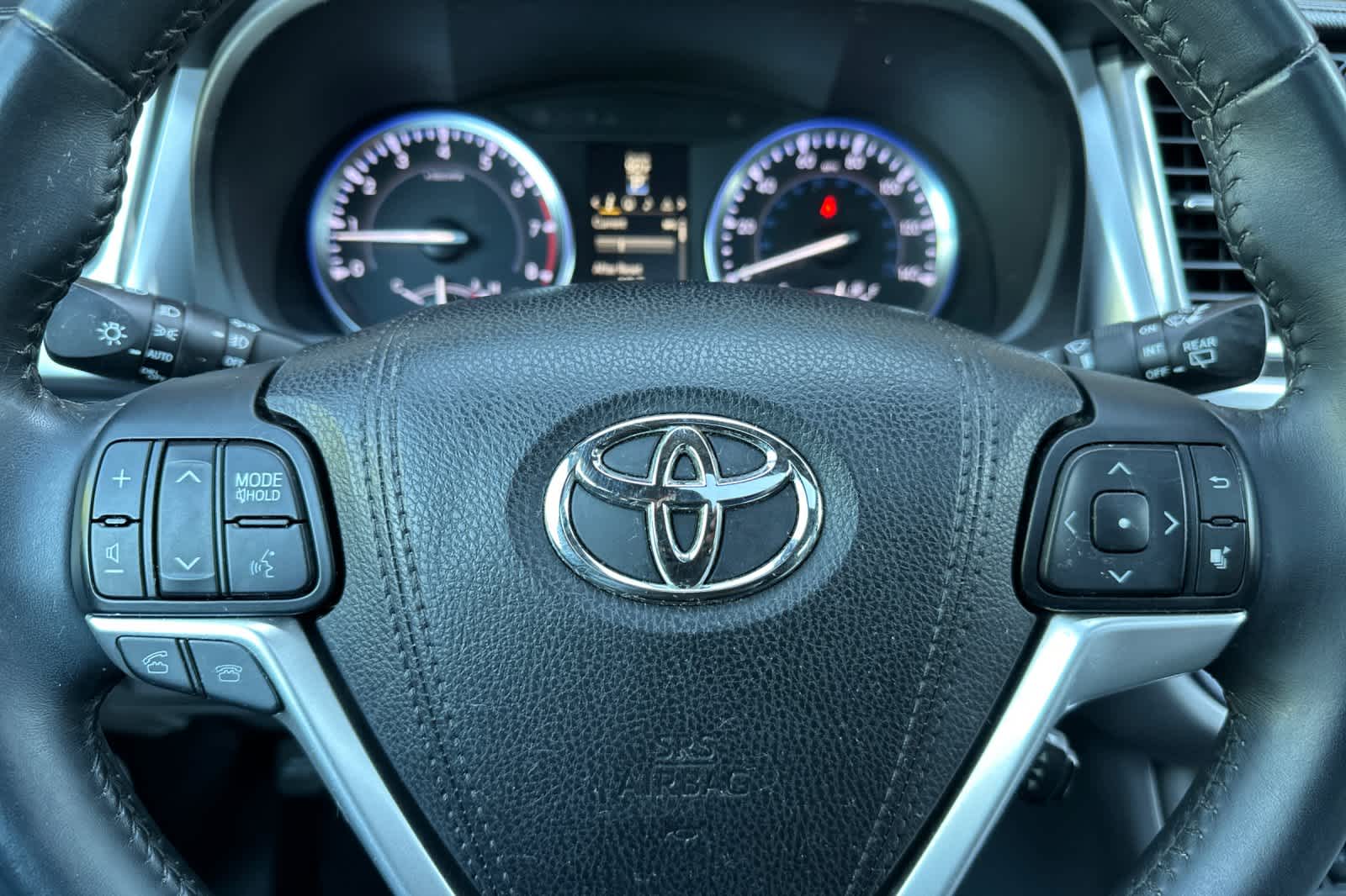 Thumbnail: 2016 Toyota Highlander - 25