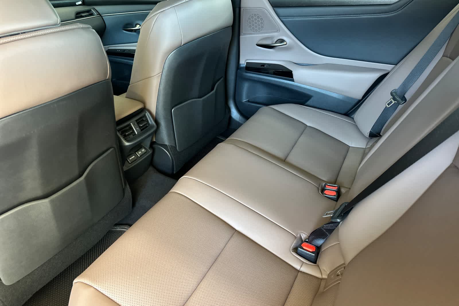 Thumbnail: 2025 Lexus ES - 4