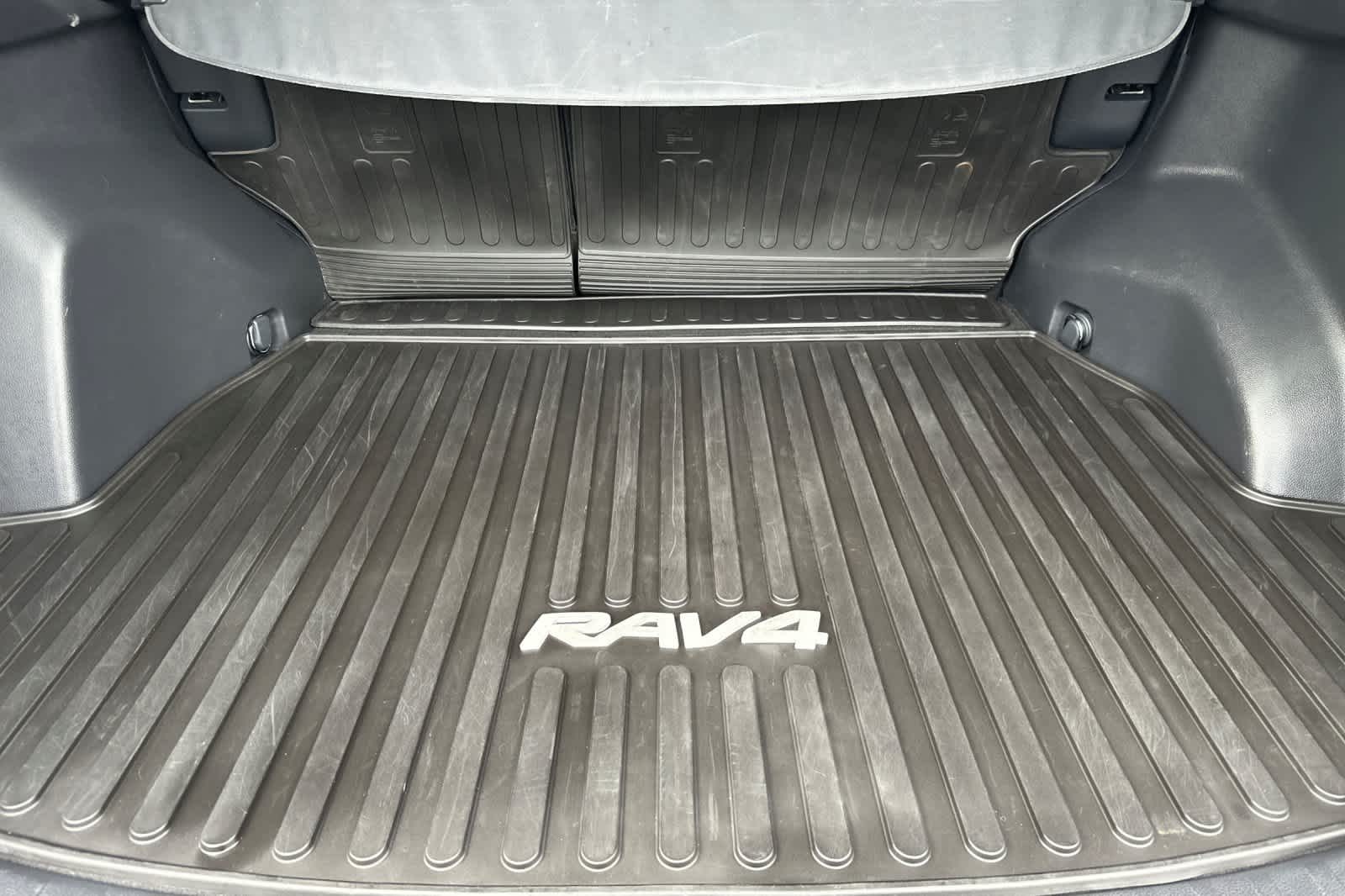 Thumbnail: 2019 Toyota RAV4 - 16