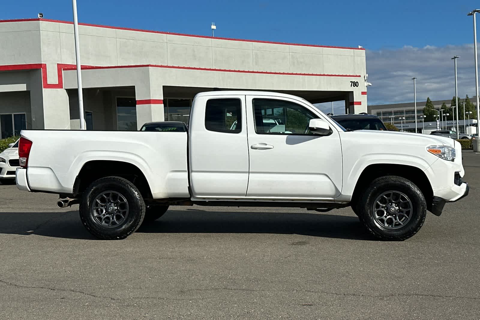 Thumbnail: 2017 Toyota Tacoma - 6