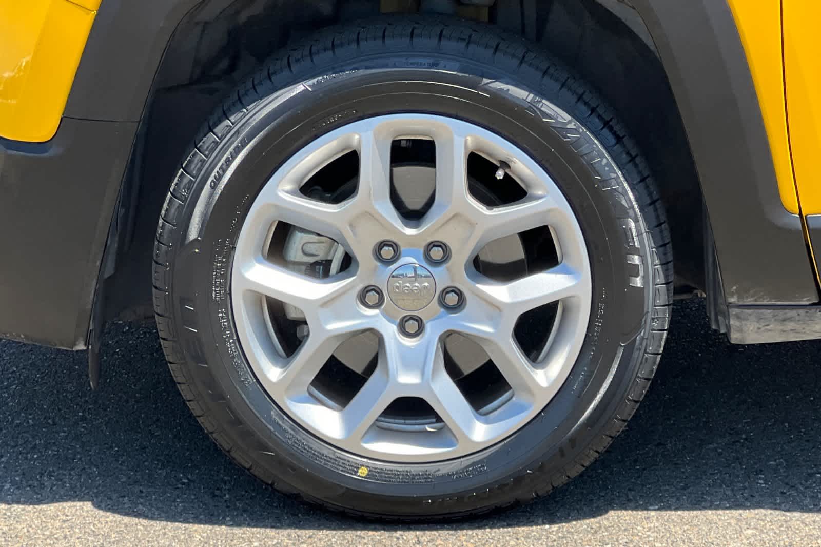 Thumbnail: 2018 Jeep Renegade - 29