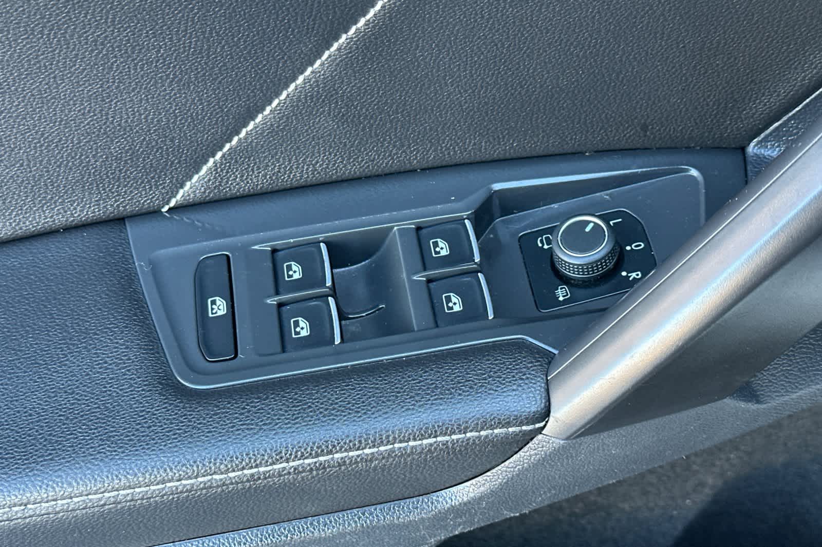 Thumbnail: 2023 Volkswagen Tiguan - 13