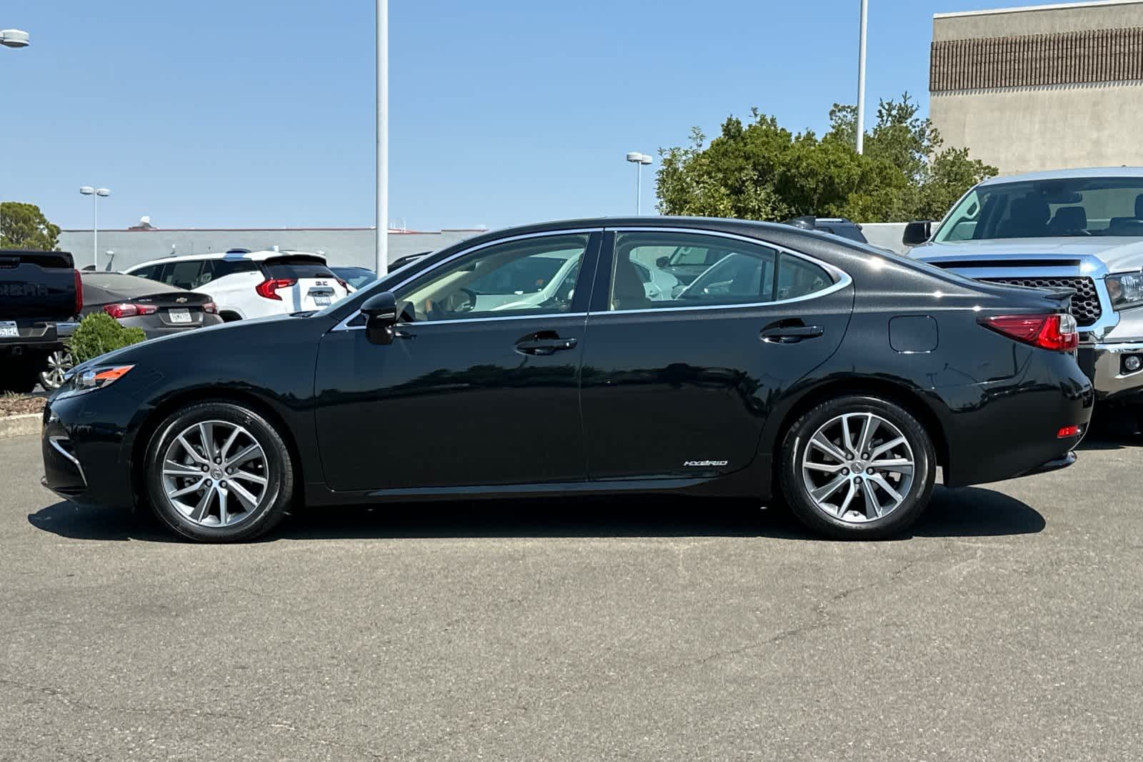 Thumbnail: 2017 Lexus ES - 9