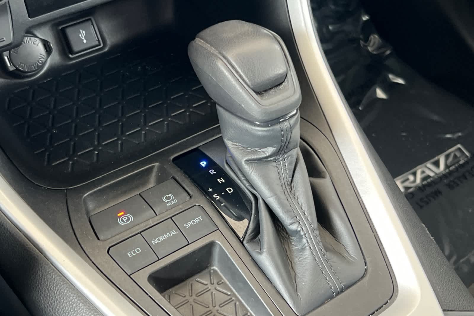 Thumbnail: 2021 Toyota RAV4 - 23