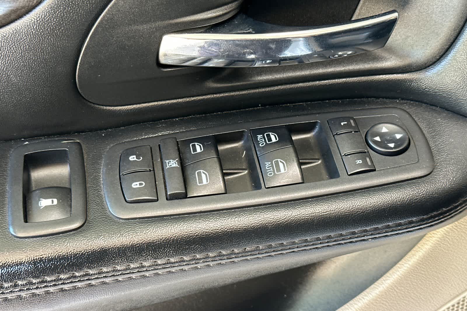 Thumbnail: 2018 Dodge Grand Caravan - 13