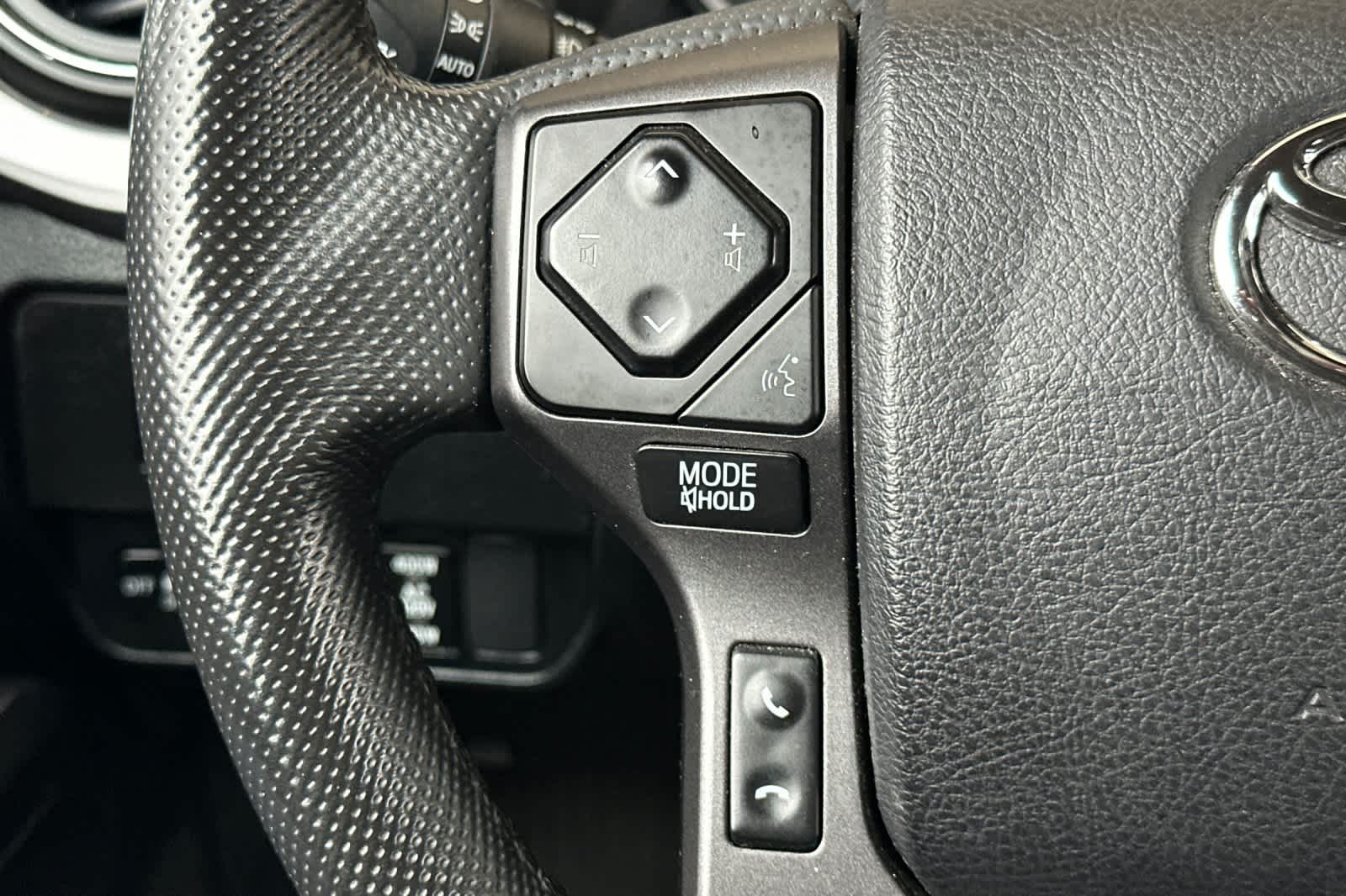 Thumbnail: 2022 Toyota Tacoma - 25