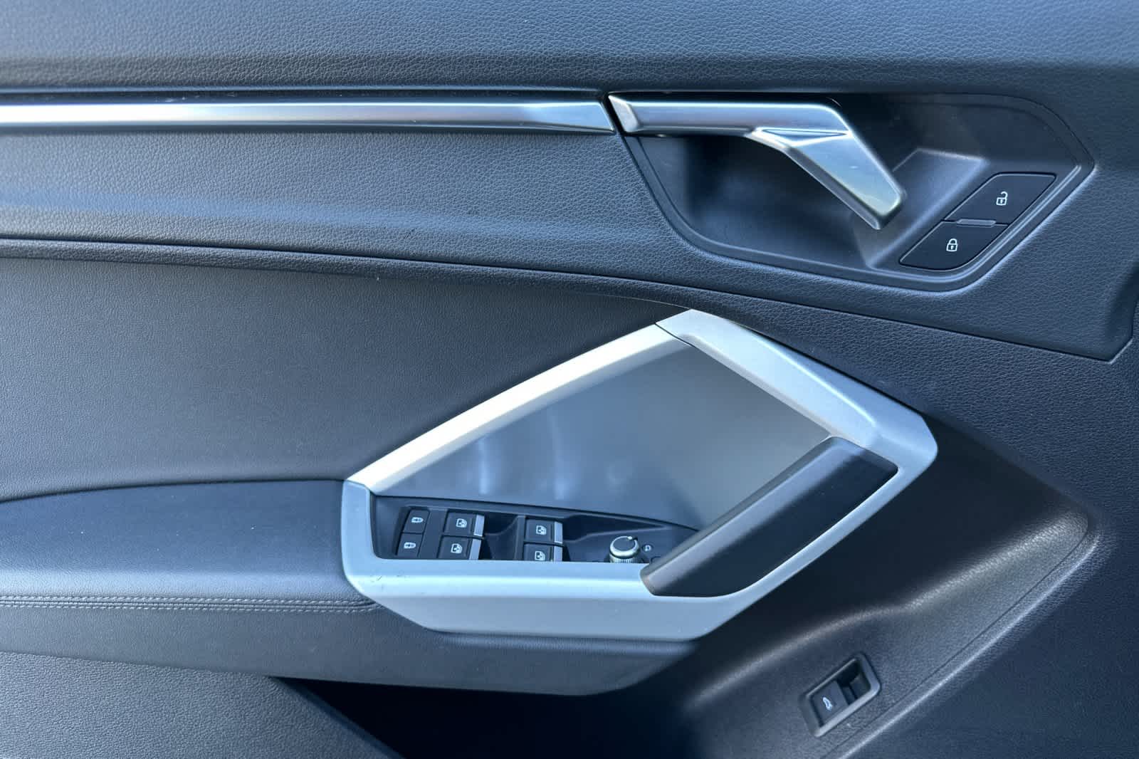 Thumbnail: 2020 Audi Q3 - 12