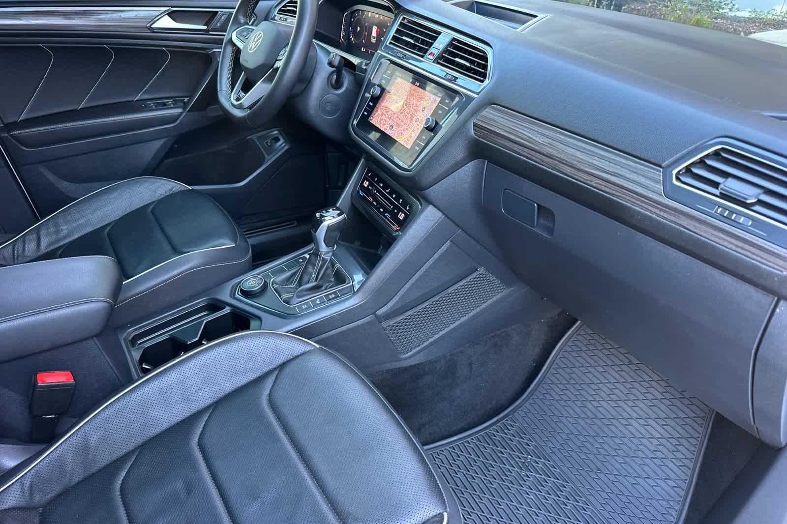 Thumbnail: 2023 Volkswagen Tiguan - 17