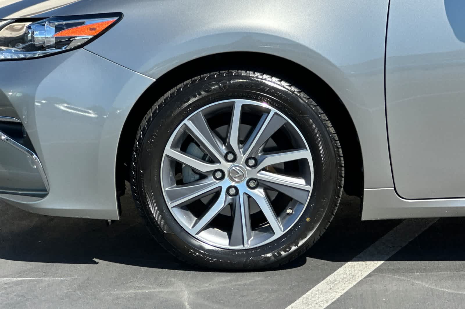Thumbnail: 2018 Lexus ES - 30