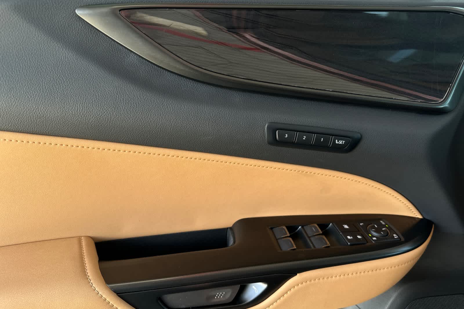 Thumbnail: 2025 Lexus ES - 11