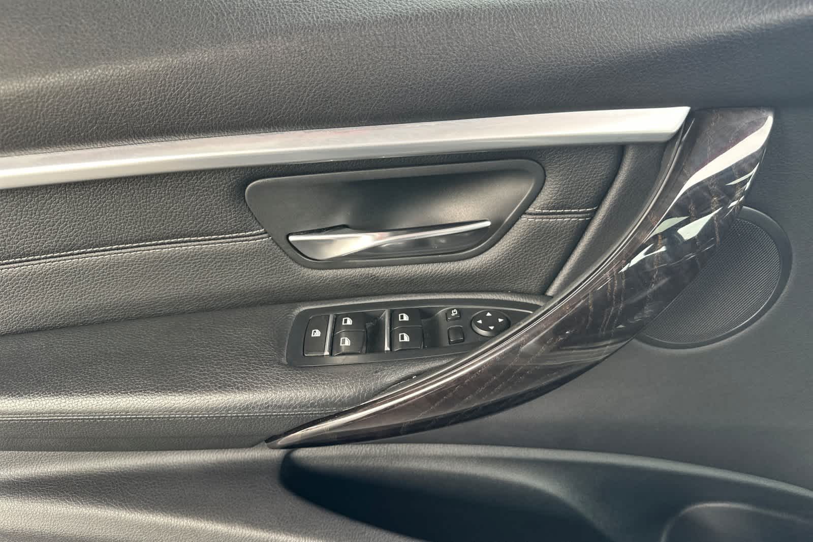 Thumbnail: 2016 BMW 3 Series - 12