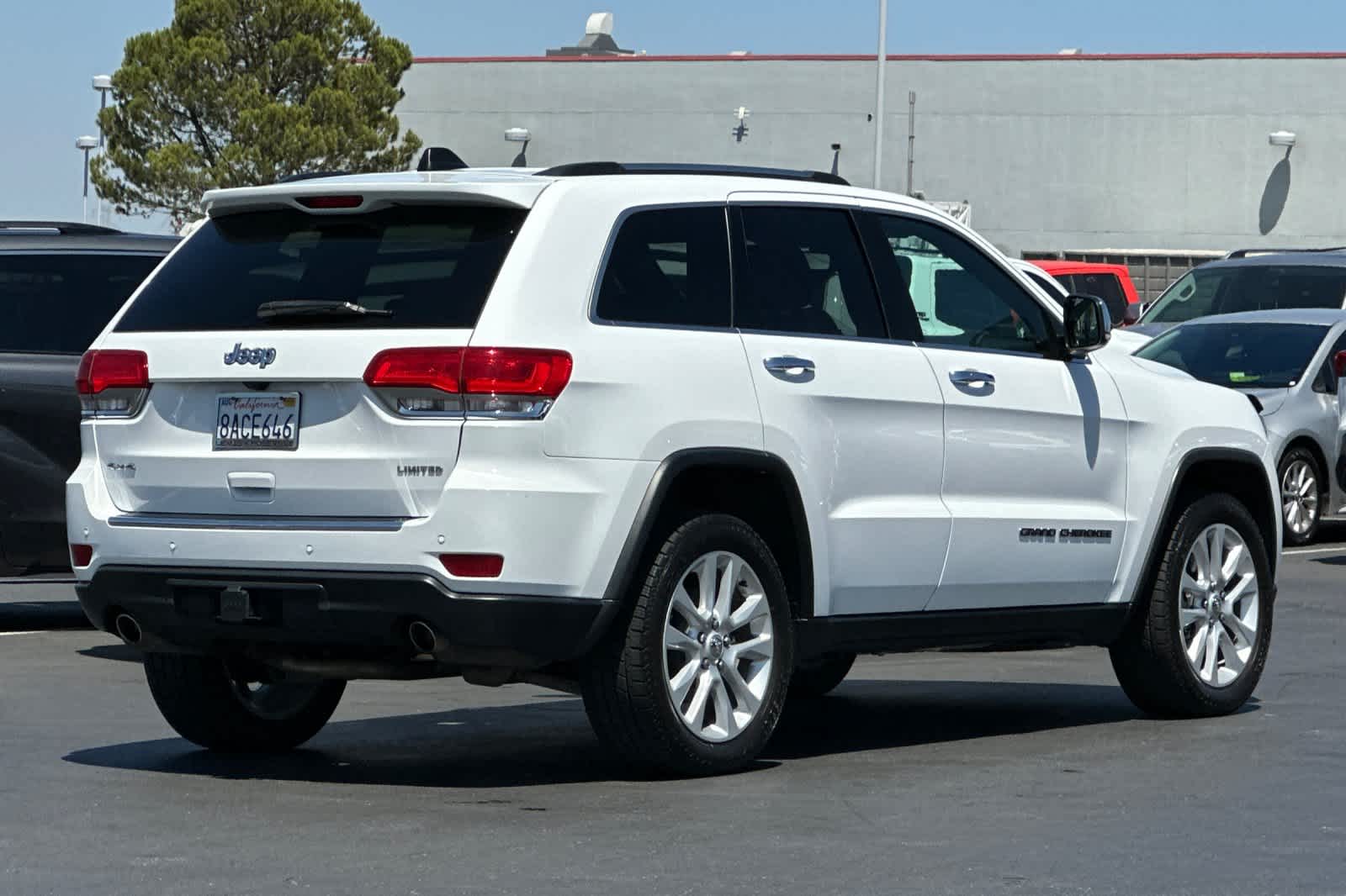 Thumbnail: 2017 Jeep Grand Cherokee - 2